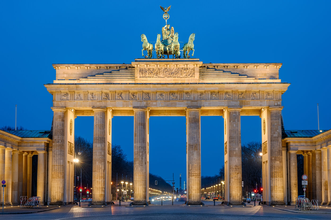 the-brandenburg-gate-in-berlin-2021-09-02-08-45-23-utc-1400x933